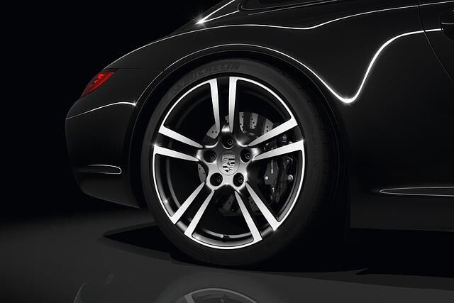 Porsche 911-Turbo-Felgen runden das Bild ab