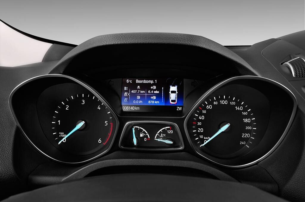 Ford Kuga (Baujahr 2017) Titanium 5 Türen Tacho und Fahrerinstrumente