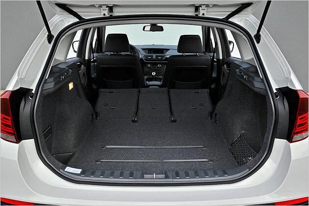 Maximal passen 1.350 Liter in den X1 - nur 45 Liter mehr als in einen ganz normalen VW Golf