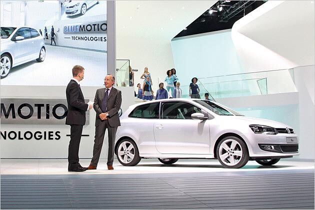 VW-Chefdesigner Walter da Silva (Mitte) zum Polo: "Ich setze auf Klarheit der Formen"
