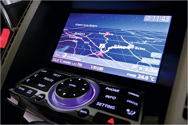 Das Navi ist von der Fahrerposition aus gut erreichbar