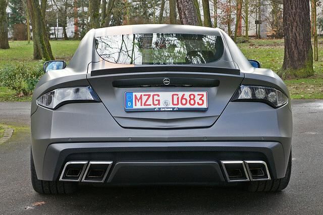 Das Heck erinnert mehr an Aston Martin als an Mercedes