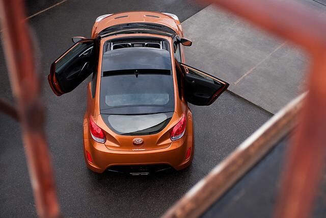 t dem Sportcoupé Veloster tritt Hyundai ab dem Sommer 2011 gegen Wettbewerber wie den VW Scirocco an