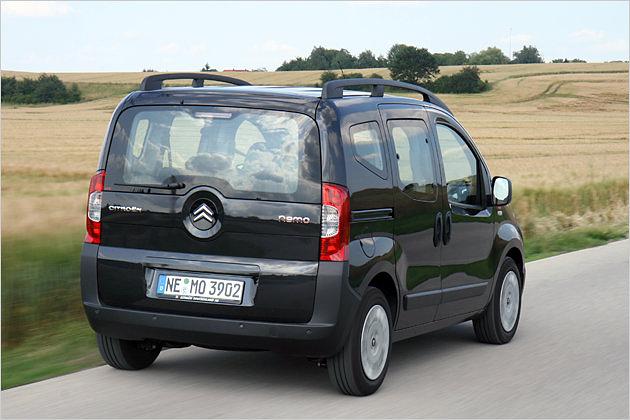 Der Nemo Multispace kostet als Diesel 14.490 Euro, den 73-PS-Benziner gibt es für 12.990 Euro