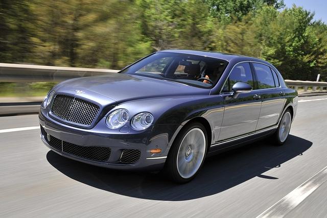 Der Bentley Continental Flying Spur misst 5,29 Meter