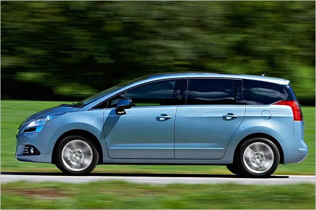 Der 5008 ist die fünfte Karosserievariante, die Peugeot auf Basis des 308 anbietet