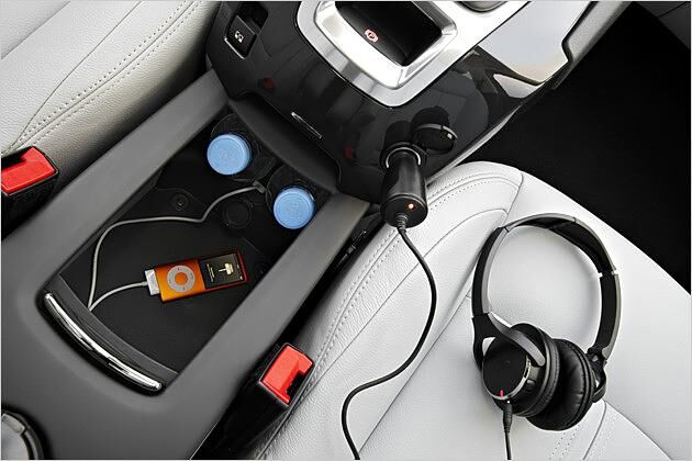 Im Staufach in der Mittelkonsole befindet sich auf Wunsch auch ein Anschluss für einen MP-Player