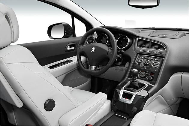 Das Cockpit übernimmt der 5008 weitgehend vom Schwestermodell 3008