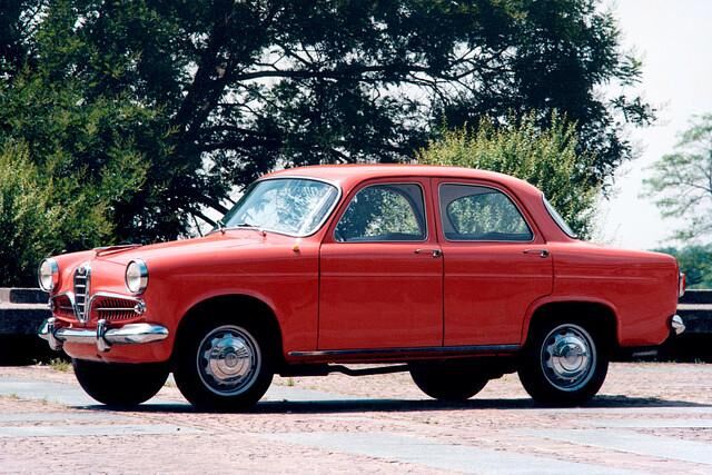 Auch die Giulietta aus den 50er-Jahren trug runde Scheinwerfer