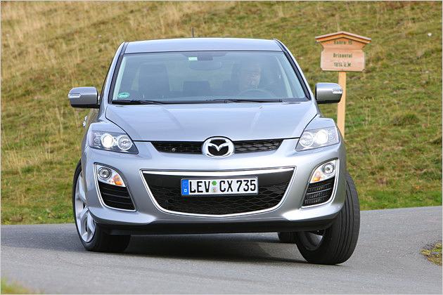 Dank direkter Lenkung lässt sich der CX-7 direkt und agil durch Kurven zirkeln