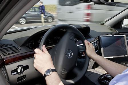 Mercedes-Benz Ausweichassistent