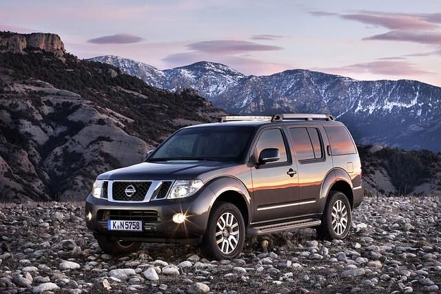 Nissan Pathfinder/Navara: Beistand von oben (Kurzfassung)