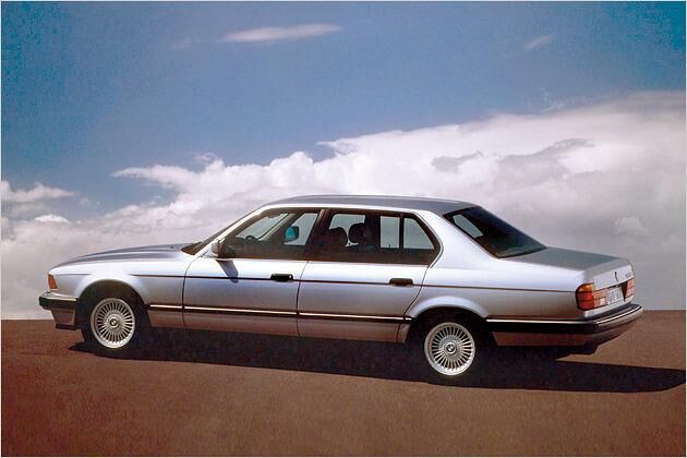 1987 brachten die Bayern mit dem 750i den ersten 7er-BMW mit zwölf Zylindern auf den Markt