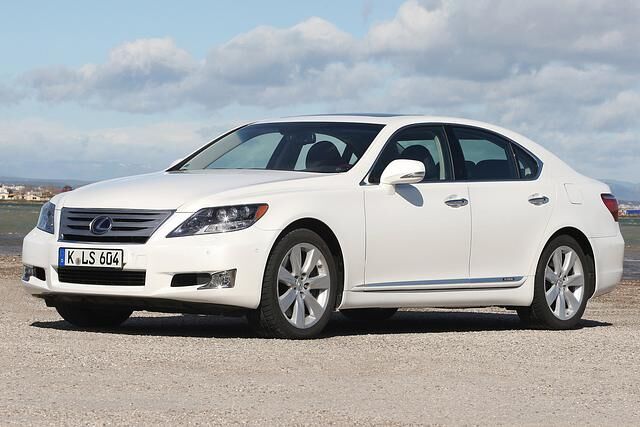 Lexus LS: Leichtes Lifting