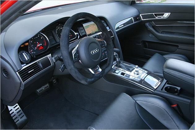 Leder und Aluminium: Der Innenraum des RS6 verströmt Sport-Gefühl