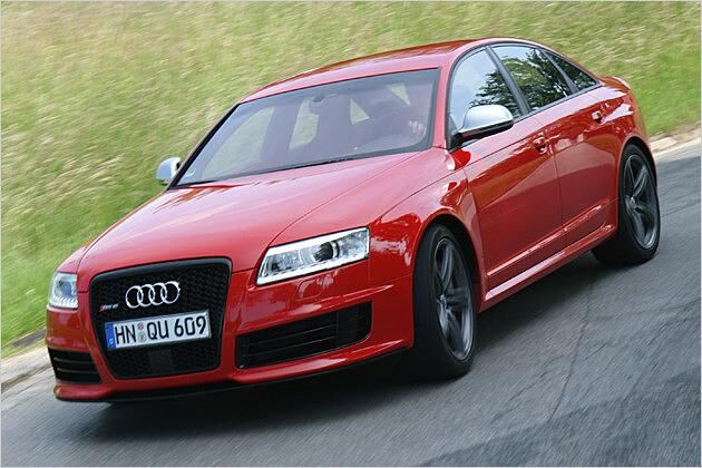 Das verstellbare Fahrwerk des RS6 ist verschiedensten Asphalt-Zuständen gewachsen