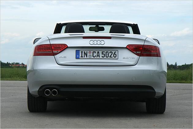Die dritte Bremsleuchte ist beim A5 Cabriolet in die Heckklappe integriert