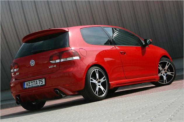 Ein Dachkantenspoiler verstärkt die sportliche Anmutung