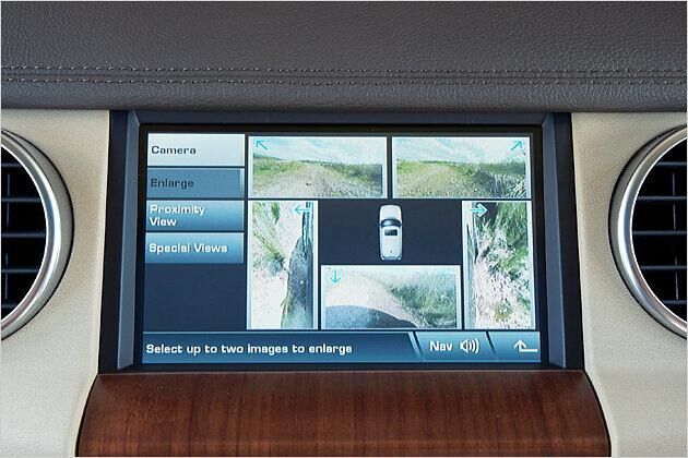 Über einen Touchscreen lassen sich die gewünschten Kamera-Ansichten wählen