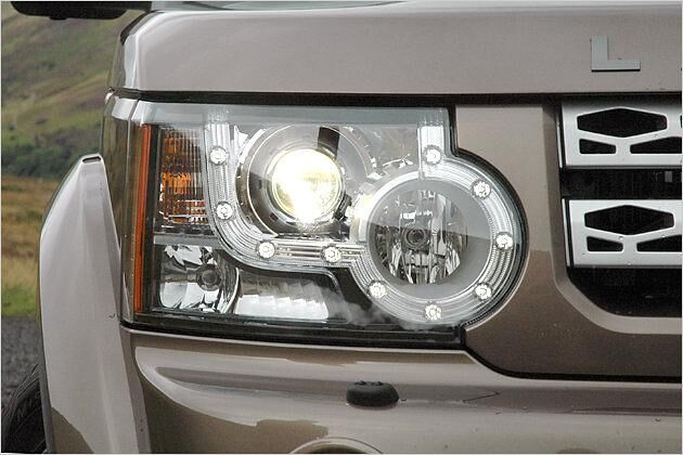 Die LED-Bahn in der Frontleuchte ist ein markamtes Erkennungsmerkmal des Discovery