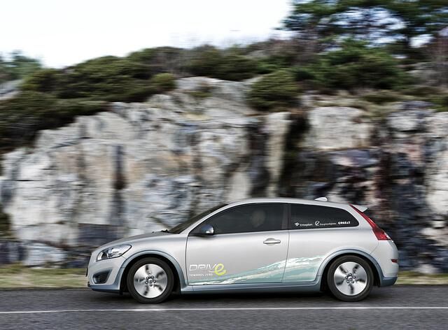 Volvo liefert E-Autos aus