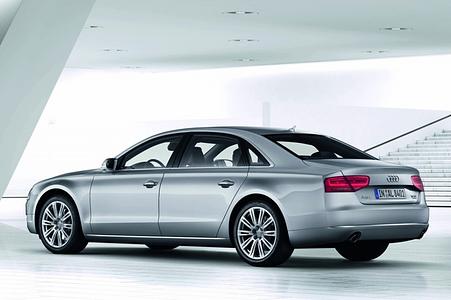 Audi A8 Lang: Zum Gefahrenwerden