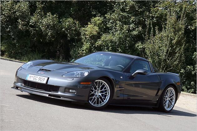 Die Karbon-Frontlippe kommt auch bei den Corvette-Rennwagen zum Einsatz