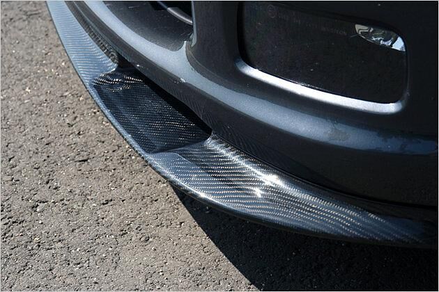 Funkelt im Sonnenlicht: Die mit Klarlack überzogene Karbon-Lippe der ZR1