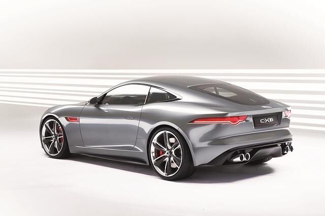 Dank Alu-Karosserie soll der Jaguar besonders leicht sein
