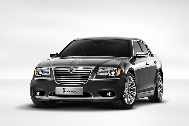 Der Lancia Thema basiert auf dem Chrysler 300 C