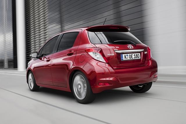 Zur Markteinführung am 15. Oktober startet der in Frankreich produzierte Yaris mit drei Motoren und drei Getrieben