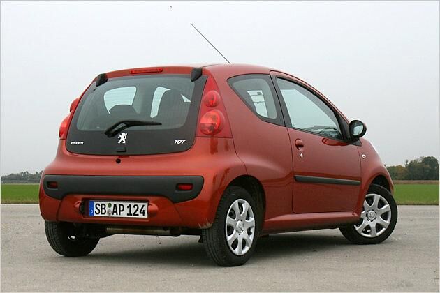 Gut sichtbare, hoch angebrachte Rückleuchten