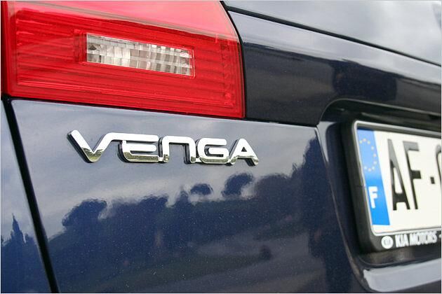 "Venga" kommt aus dem Spanischen und heißt soviel wie "Los!"