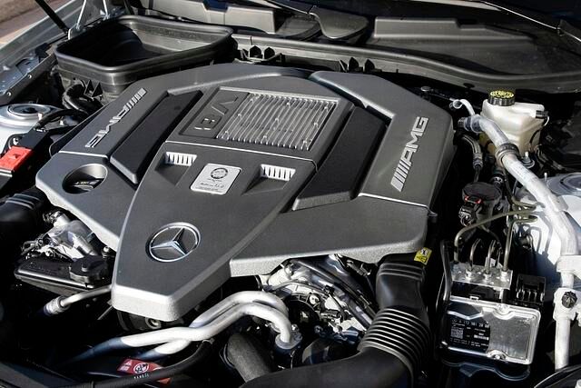 Der V8 kommt auf 422 PS