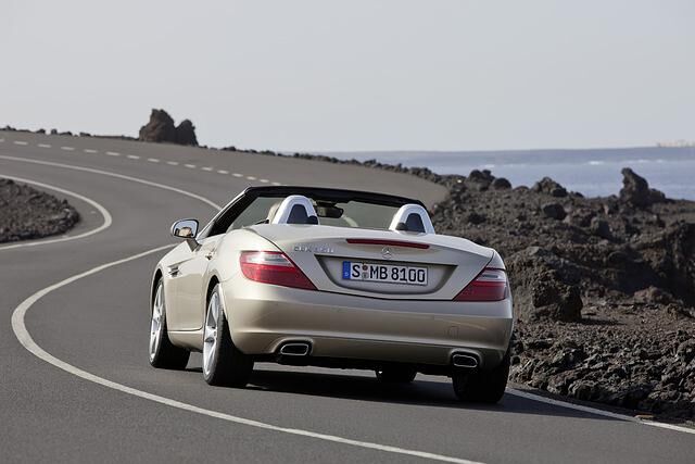 Der SLK ist auch von hinten ein knackiger Roadster