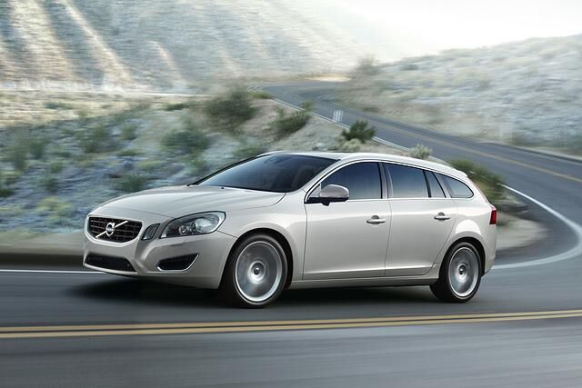 Mit dem Plug-in-Hybrid soll der V60 nur 1,9 Liter auf 100 Kilometer verbrauchen