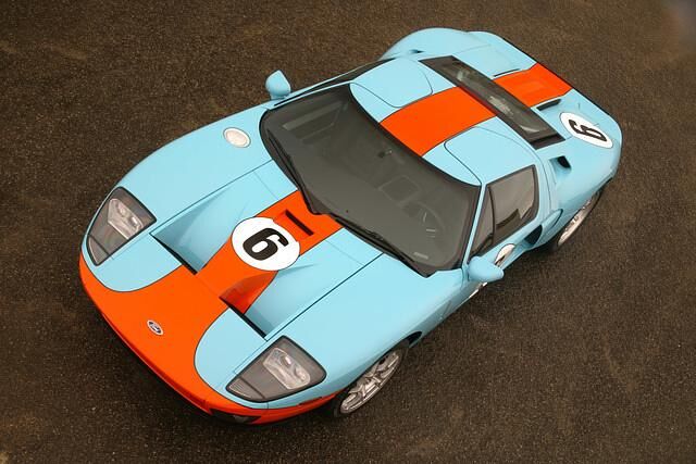 Eine Hommage an den Ur-GT 40 ist die Lackierung