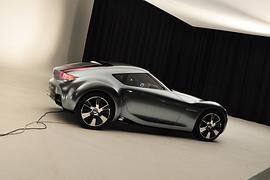 Nissan Esflow - Scharfe Linien – sauberer Antrieb