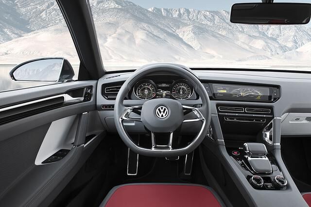  Als Gesamtreichweite mit geladenen Akkus und vollem Tank nennt VW 855 Kilometer