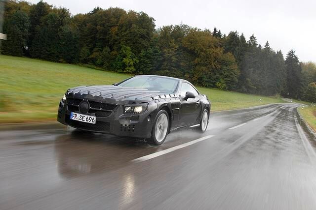 Das Luxus-Cabrio Mercedes SL hat abgespeckt
