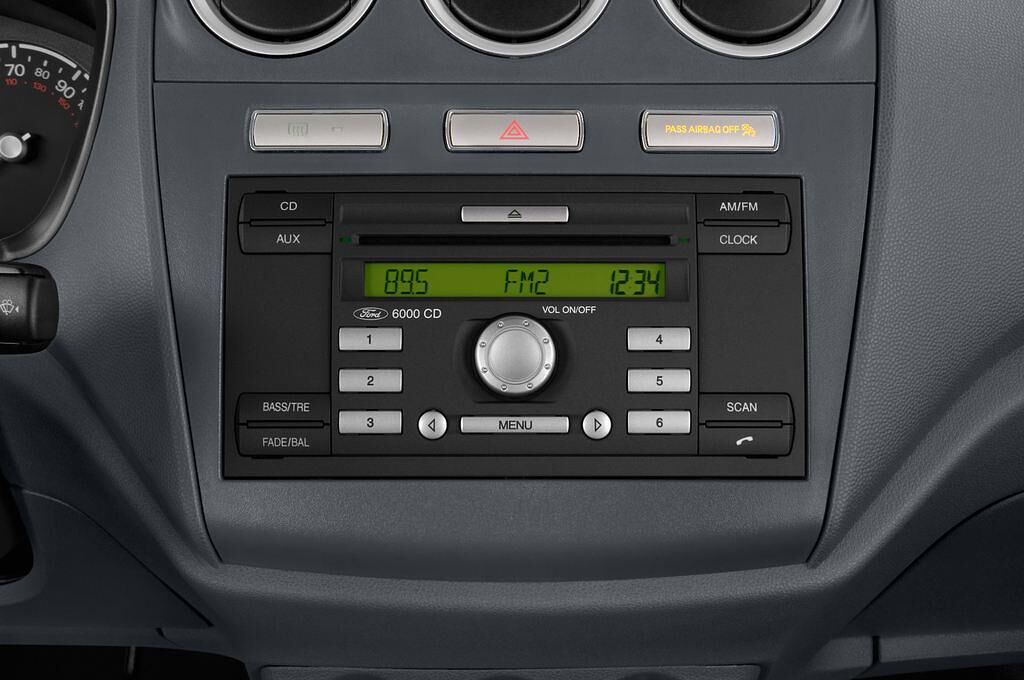Ford Transit Connect (Baujahr 2013) Trend 5 Türen Radio und Infotainmentsystem