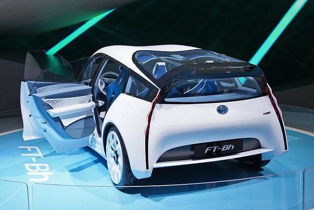 Nur ist der Hybrid billiger, weil er teure Batterieleistung durch einen Verbrennungsmotor und einen Tank ersetzen kann