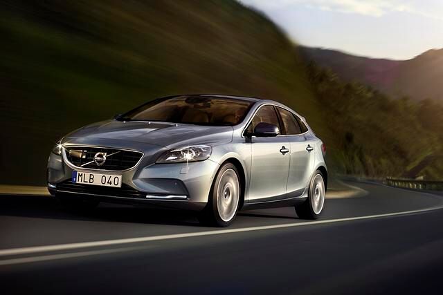 Der V40 folgt dem glücklosen Dreitürer C30 und besinnt sich dabei wieder auf die klassischen Tugenden der Marke