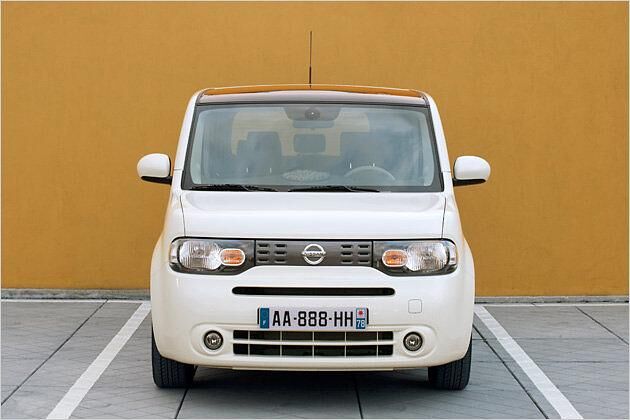 Wieder ein neues Gesicht: Bei Nissan unterscheiden sich die Fahrzeugfronten der verschiedenen Modelle deutlich
