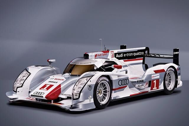 Mit dem R18 e-tron quattro stellt Audi einen Hybrid-Rennsportwagen vor