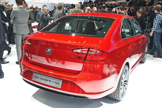 Der rund 4,30 Meter lange Wagen basiert auf dem Skoda-Modell Rapid