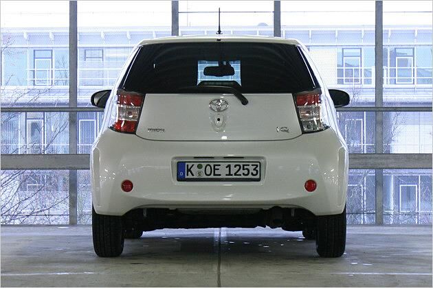 Hier gut zu sehen: Der iQ ist wuchtige 1,68 Meter breit