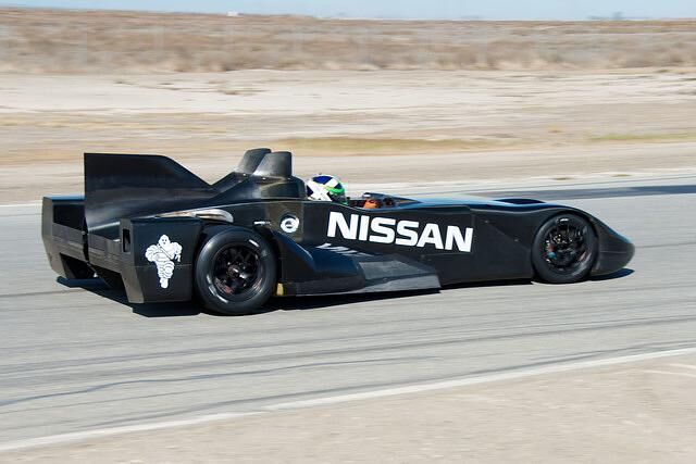 Er sieht auf den ersten Blick aus wie eine Kreuzung zwischen einem Batmobile und einem Raketenauto