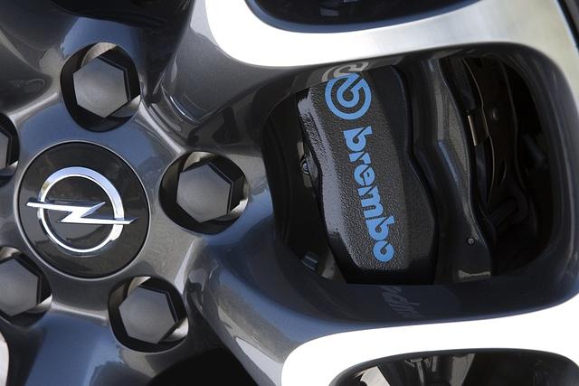 Exklusiv gibt es auch den blauen Brembo-Schriftzug