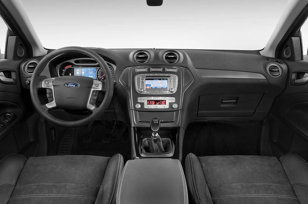 Ford Mondeo (Baujahr 2011) Titanium 5 Türen Cockpit und Innenraum